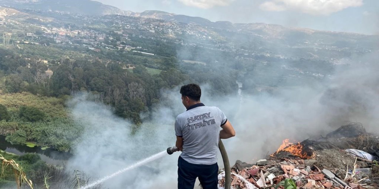 Moloz yangını itfaiye ekipleri tarafından söndürüldü