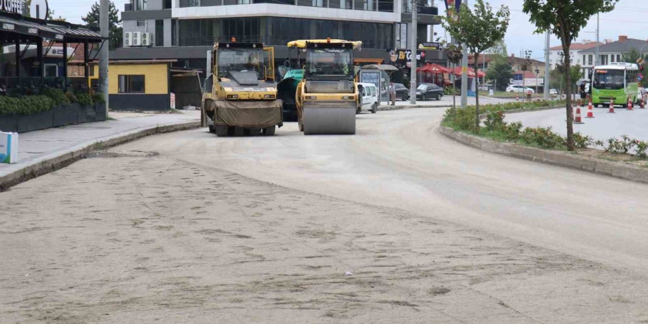 Üniversite yolu asfaltlamaya hazırlanıyor