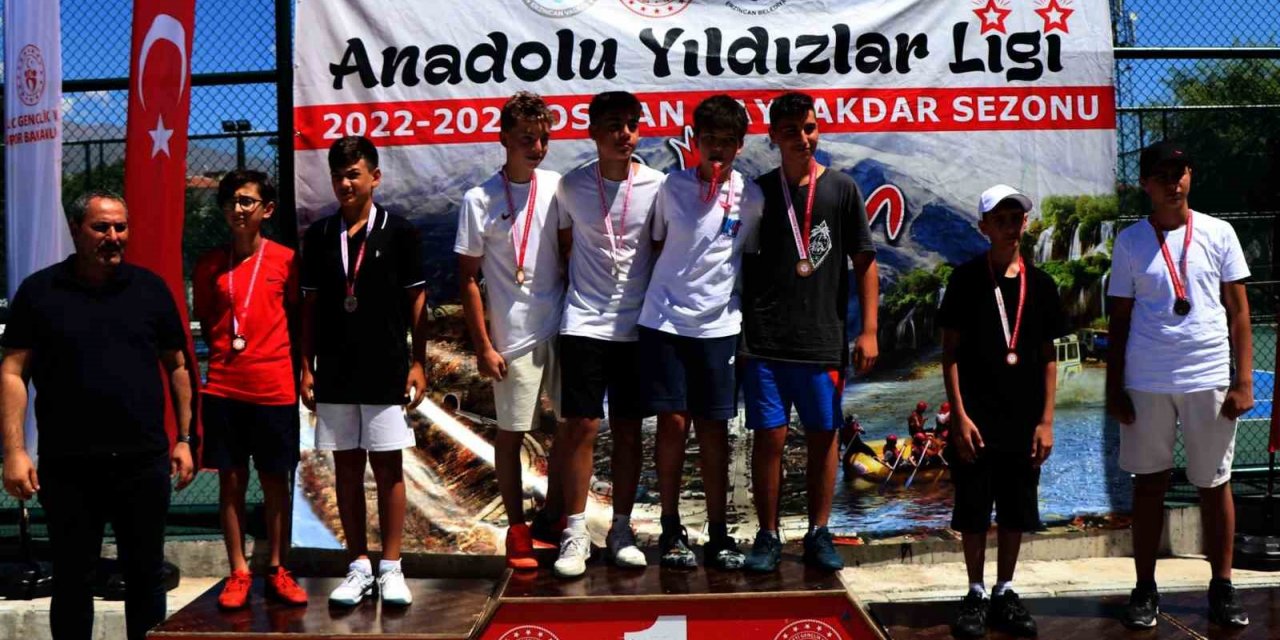 Düzceli tenisçiler yarı finalde