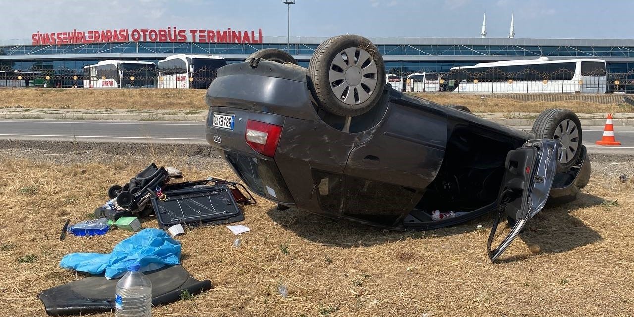Kontrolden çıkan araç ters döndü, kadın sürücü yaralandı