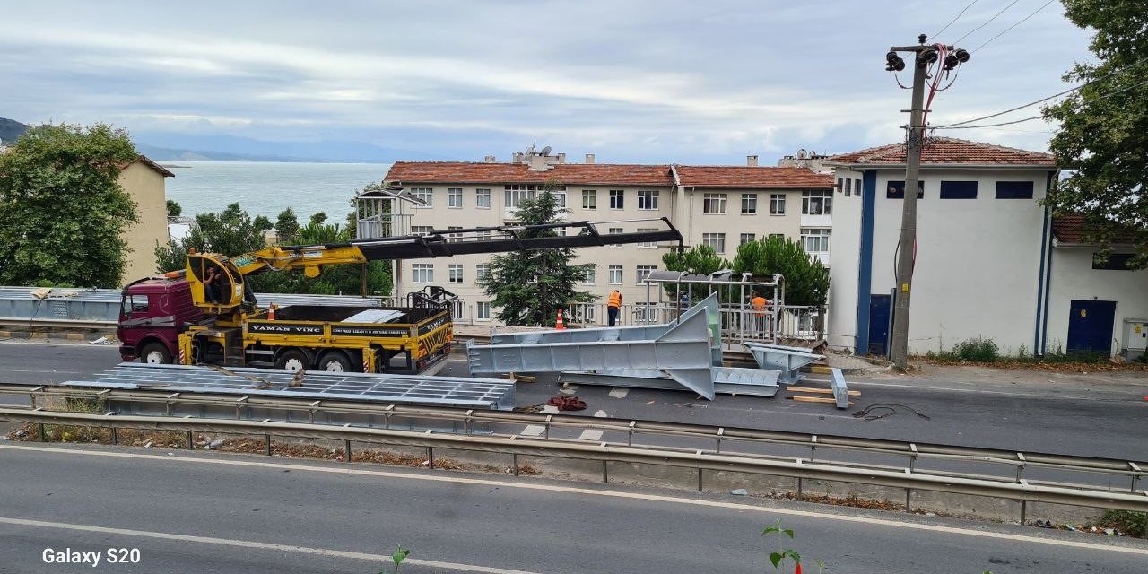 Alaplı Erdem yuvayı birleştiren üst geçit yenileniyor