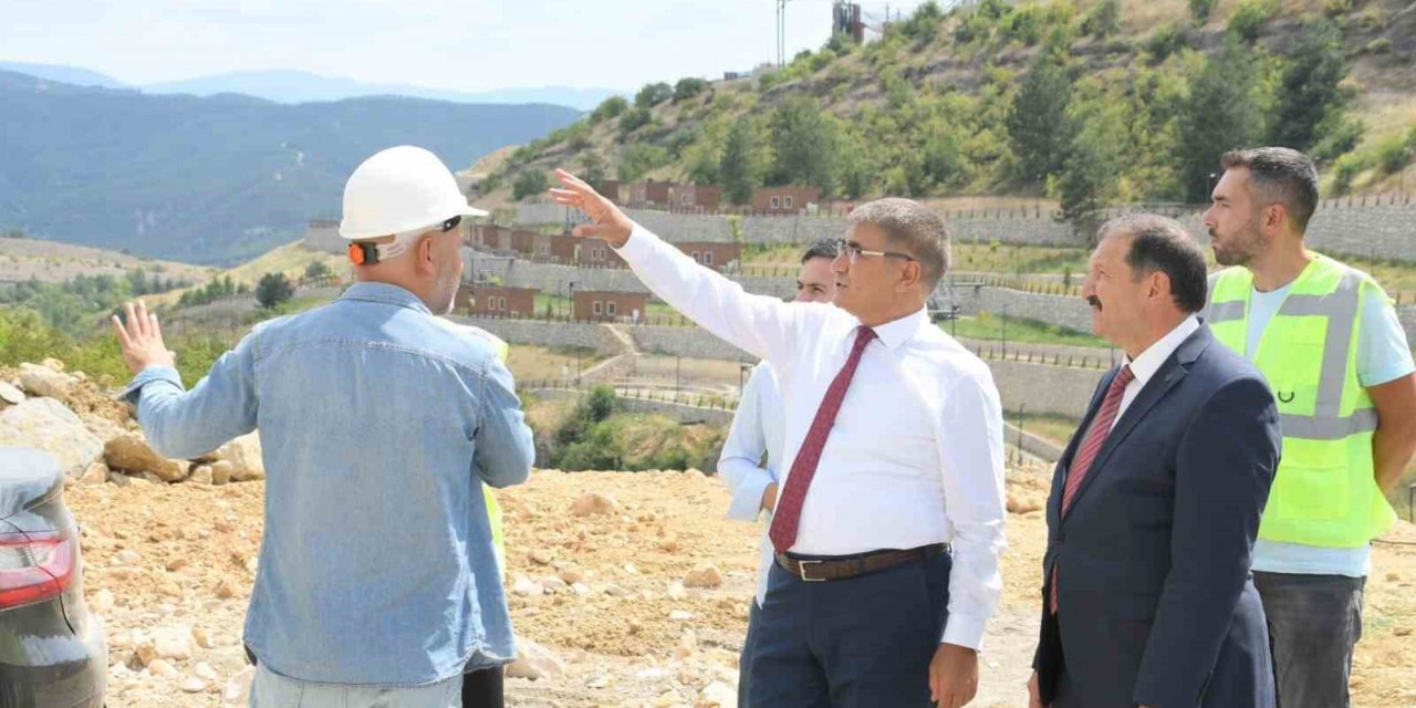 Vali Gürel, millet bahçelerindeki çalışmaları inceledi