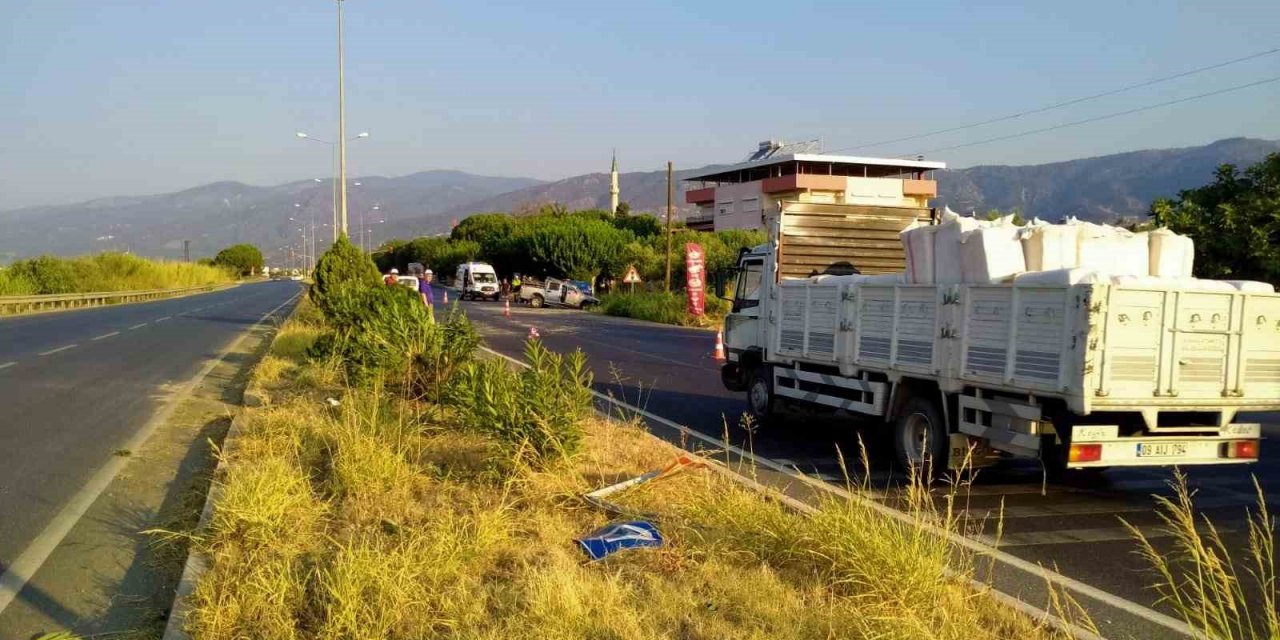 Takla atan kamyonetteki 3 kişi yaralandı