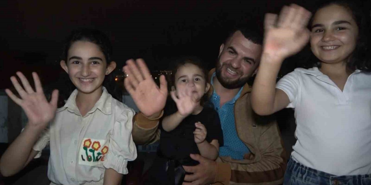 Uludağ’ın meşhur ayı ailesine karpuz festivali düzenledi