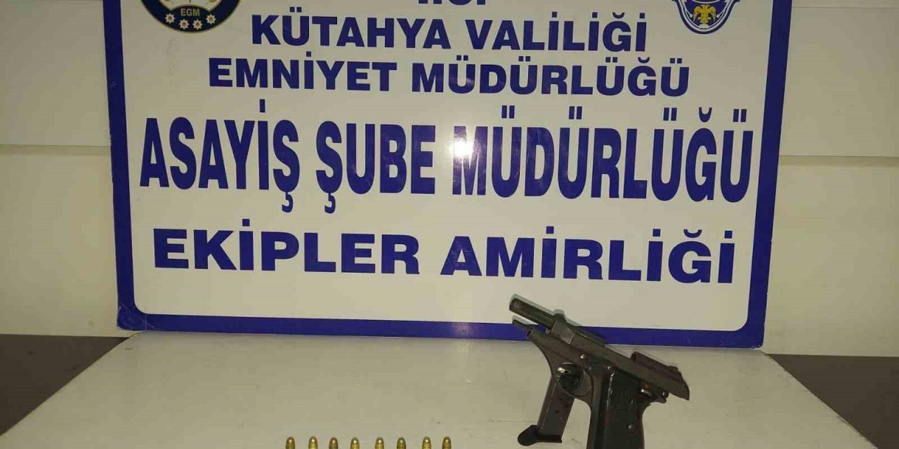 Kütahya’da bir şahsın üzerinde ruhsatsız tabanca ele geçirildi