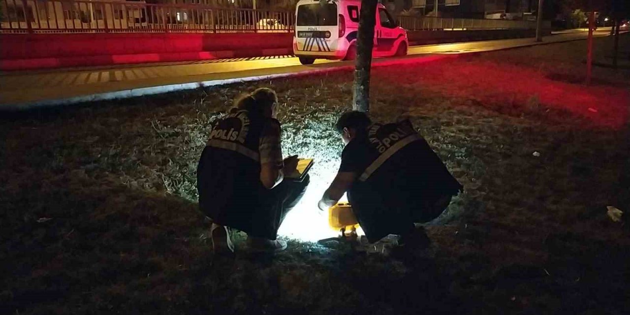 "Dur" ihtarına uymadılar, yanlarındaki tabancayı atıp kaçmaya çalıştılar