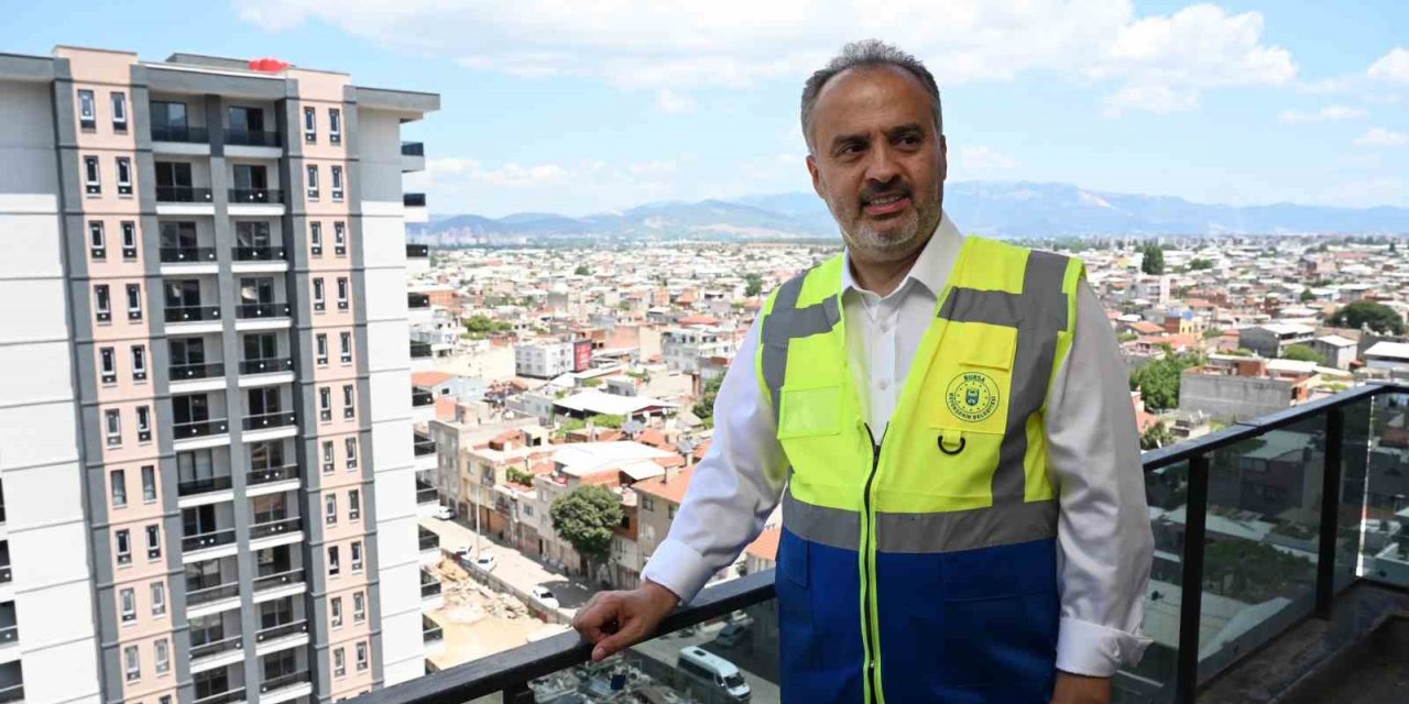 Beşyol’da riskli binaların yıkımı sürüyor