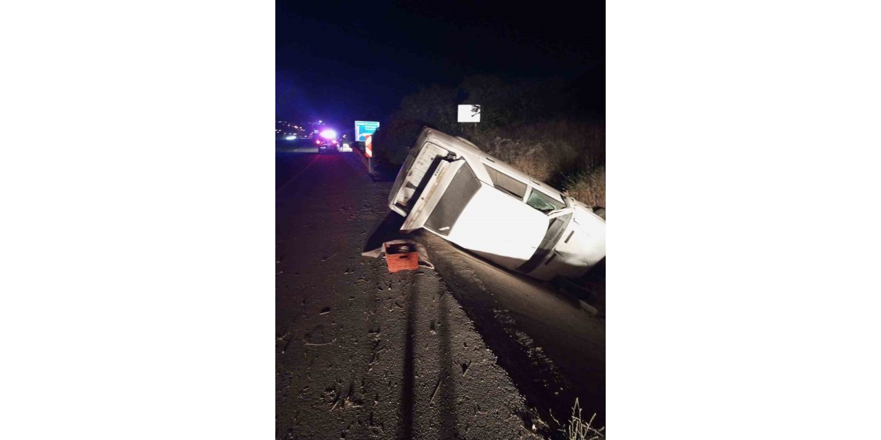 Bilecik’te otomobil su kanalına devrildi