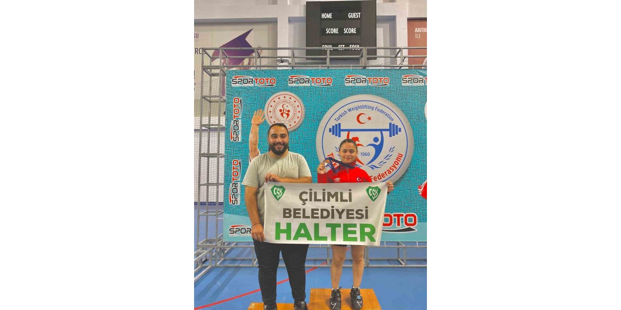 Toplamda 130 kilo kaldırdı Türkiye ikinci oldu