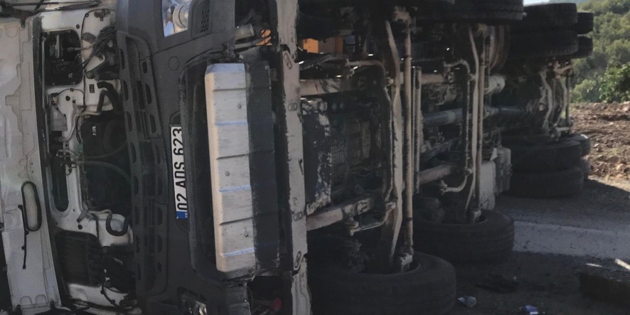 Adıyaman’da kamyon yan yattı
