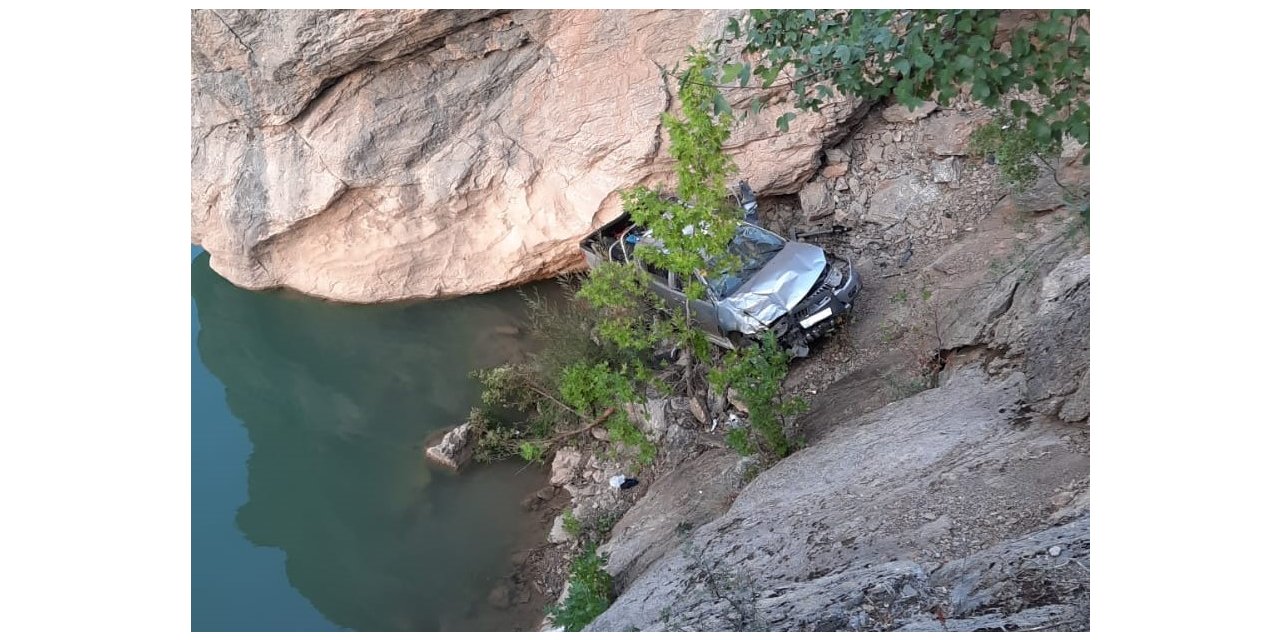 Karaman’da kamyonet Göksu Nehrine uçtu: 1 ölü, 1 yaralı
