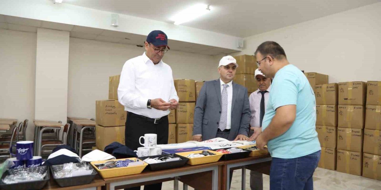 Rektör Altun, ERÜ Store deposunu inceledi