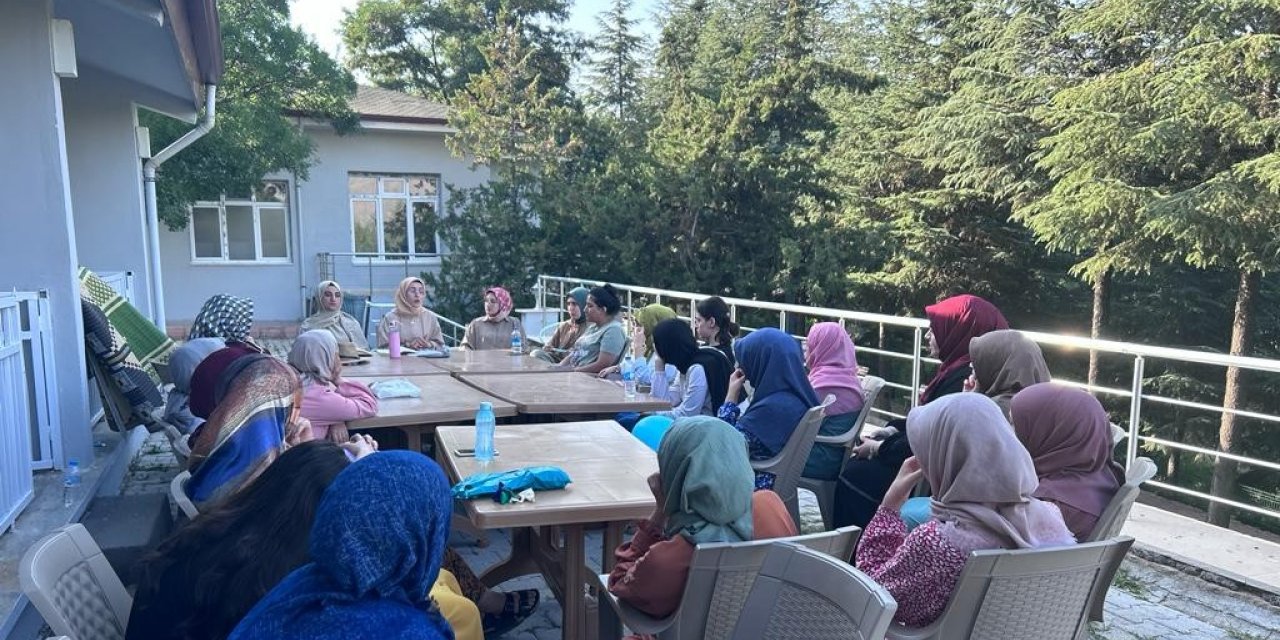 Elazığ Belediyesi’nden üniversite öğrencilerine kamp