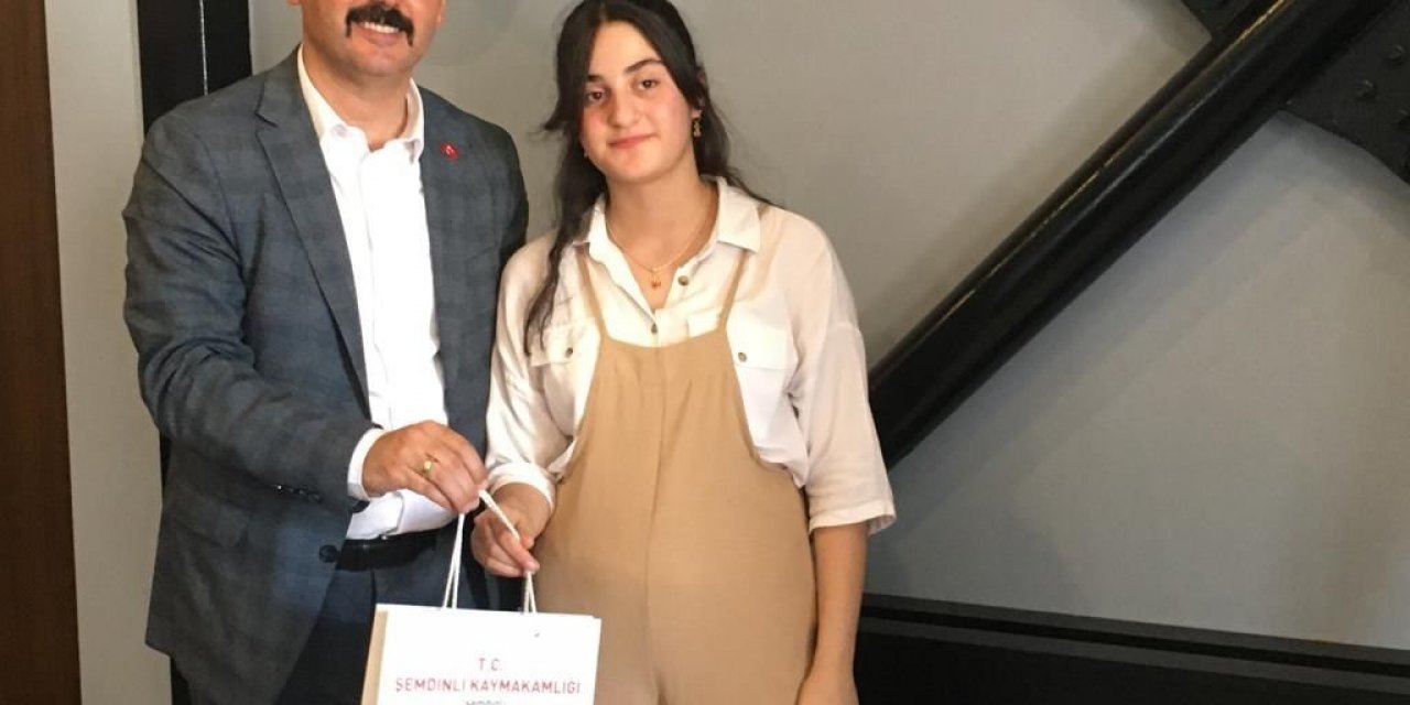 Şemdinli’de başarılı öğrenciler ödüllendirildi