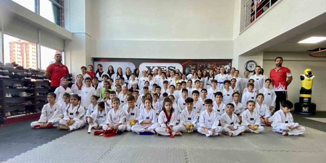 Geleceğin şampiyonları kuşak atladı