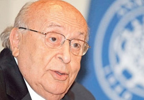 Demirel'den ''Hür Adam''a övgü