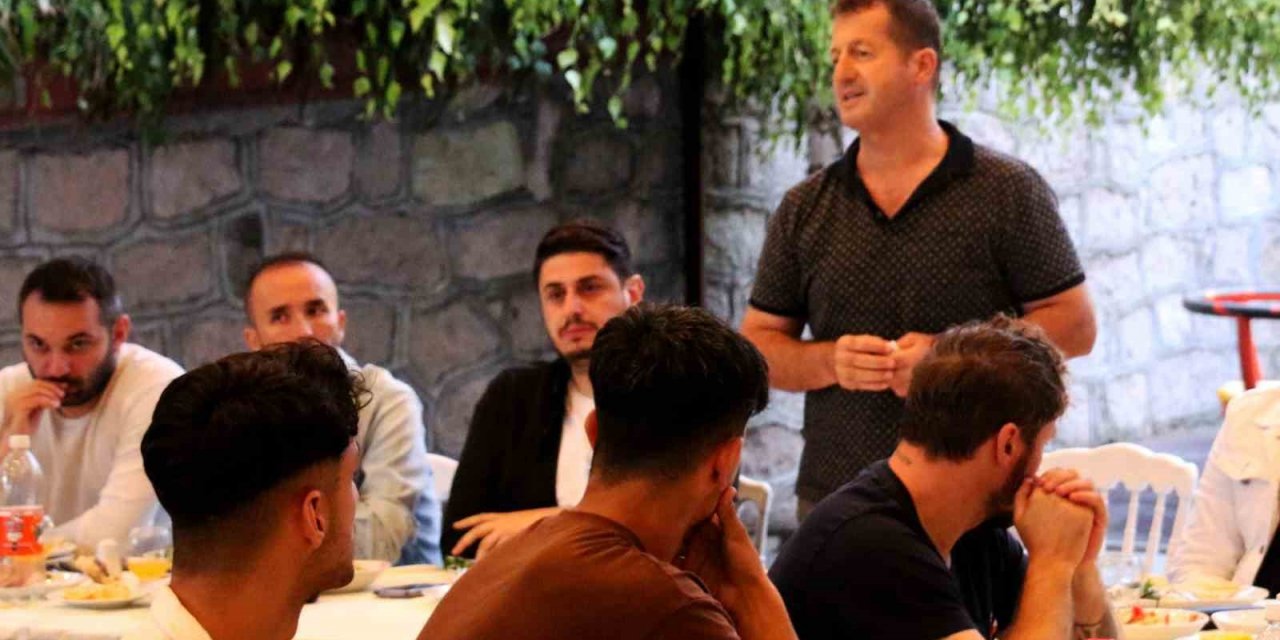 Eskişehirspor’dan yeni sezon öncesi tanışma yemeği