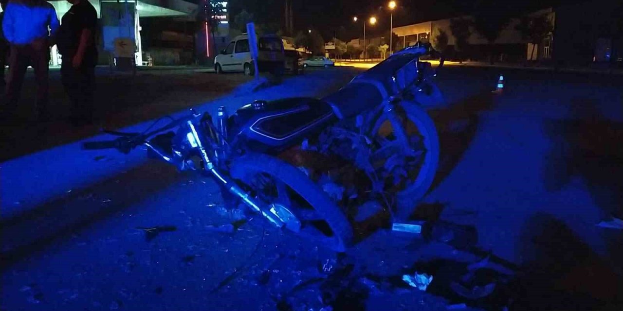 Otomobil ve motosiklet çarpıştı: 1 ağır yaralı