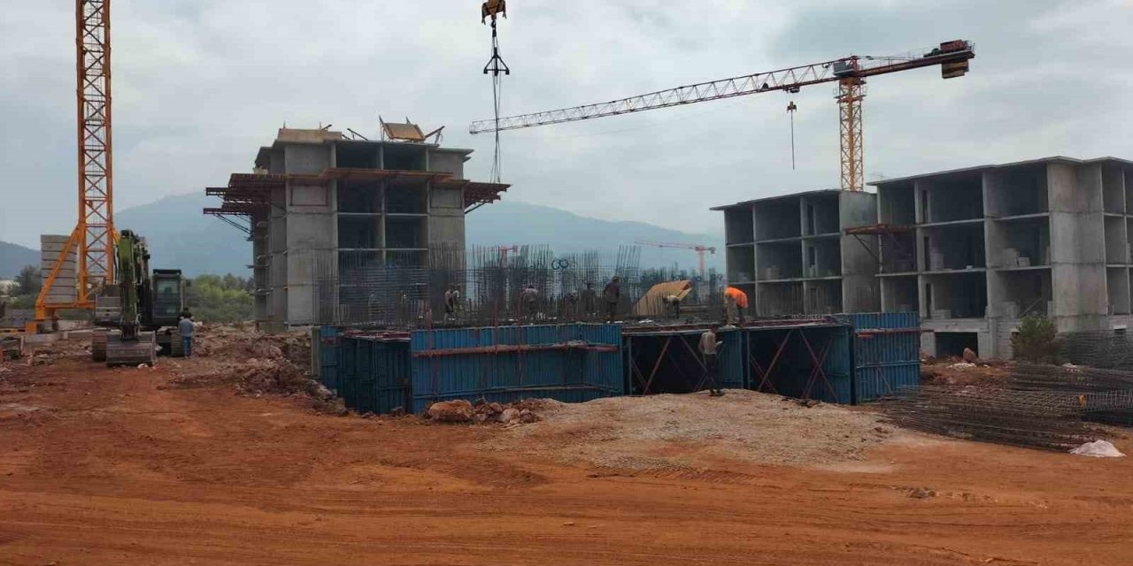 Osmaniye’nin Düziçi ilçesinde deprem konutları yükseliyor