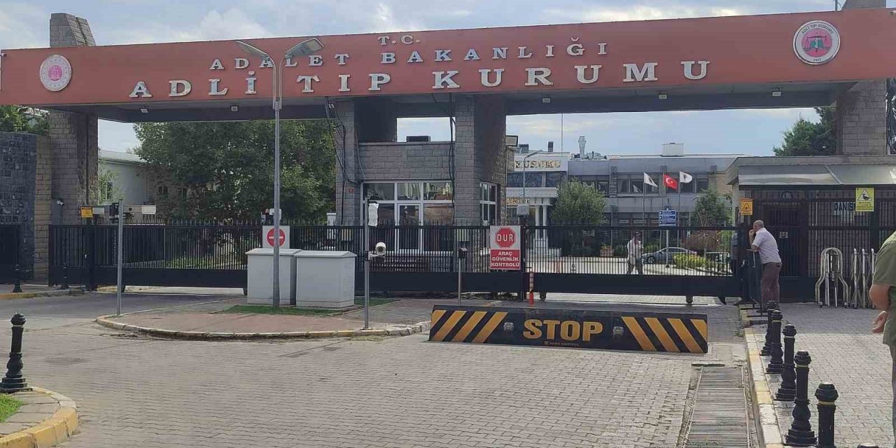 Küçükçekmece’deki silahlı saldırıda hayatını kaybeden şahsın cenazesi Adli Tıp Kurumu’ndan teslim alındı
