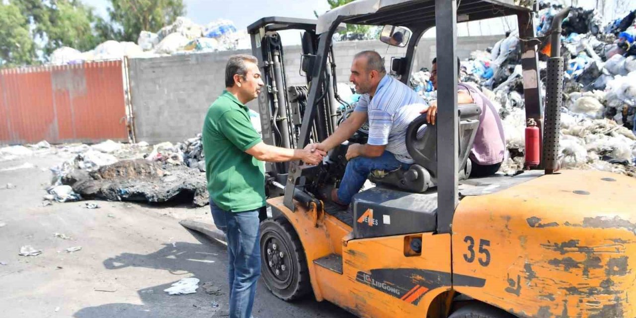 Çukurova Belediye Başkanı Çetin, iş yerleri yanan esnafın yanında
