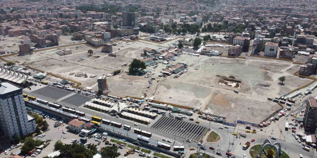 Malatya’da enkazlar kaldırıldıkça binaların yerini boş araziler aldı