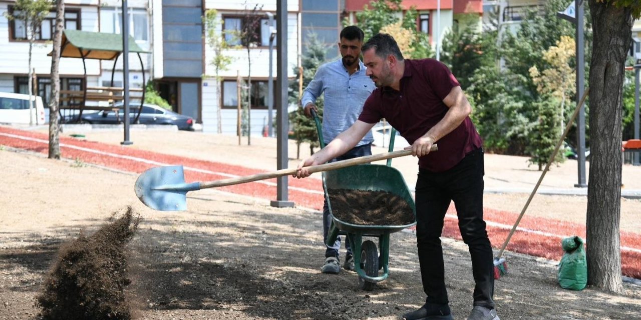 Pursaklar’da park yenileme çalışmaları devam ediyor
