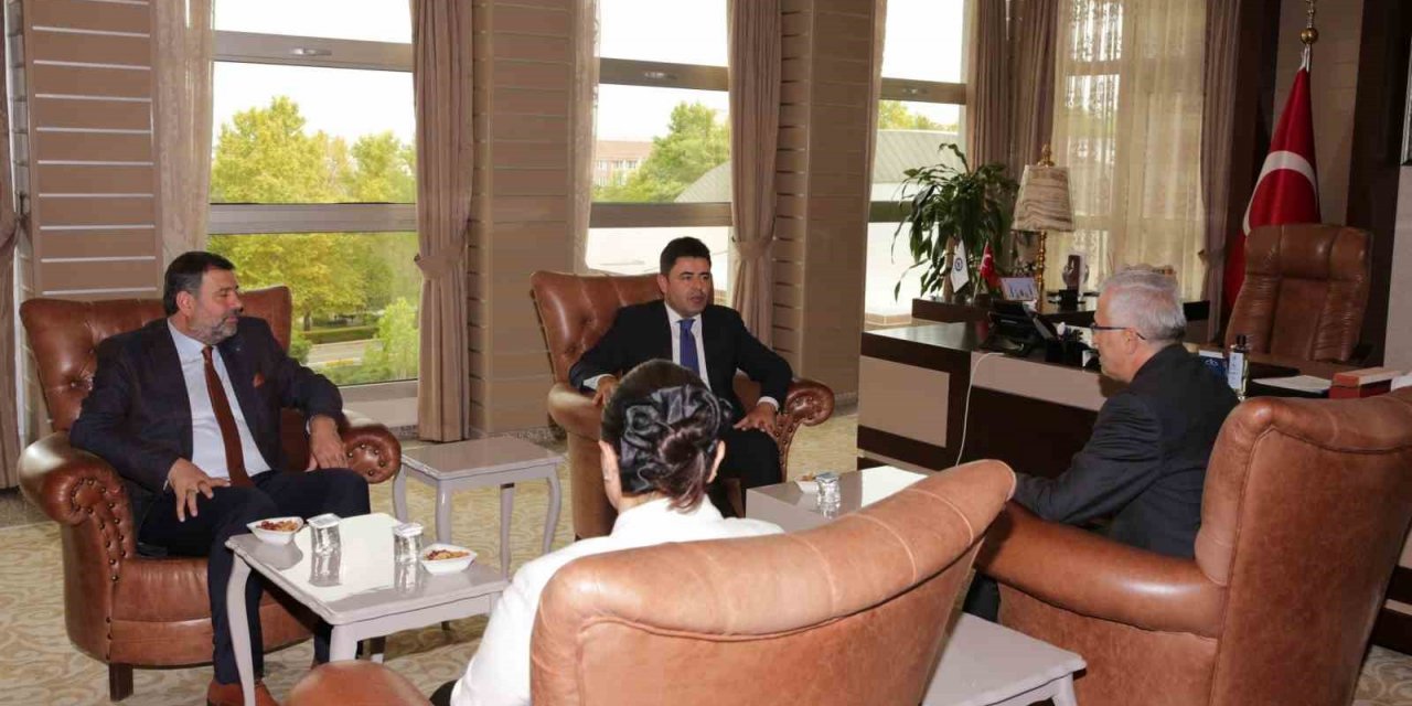 Ulaştırma ve Altyapı Bakan Yardımcısı Osman Boyraz’dan ESOGÜ Rektörü Prof. Dr. Kamil Çolak’a ziyaret