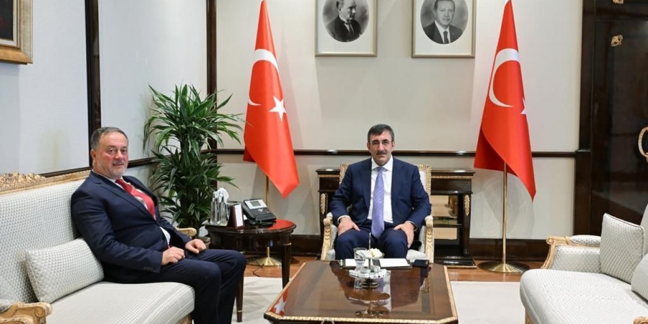 Artuklu Belediye Başkanı Tatlıdede, Cumhurbaşkanı Yardımcısı Cevdet Yılmaz ile görüştü