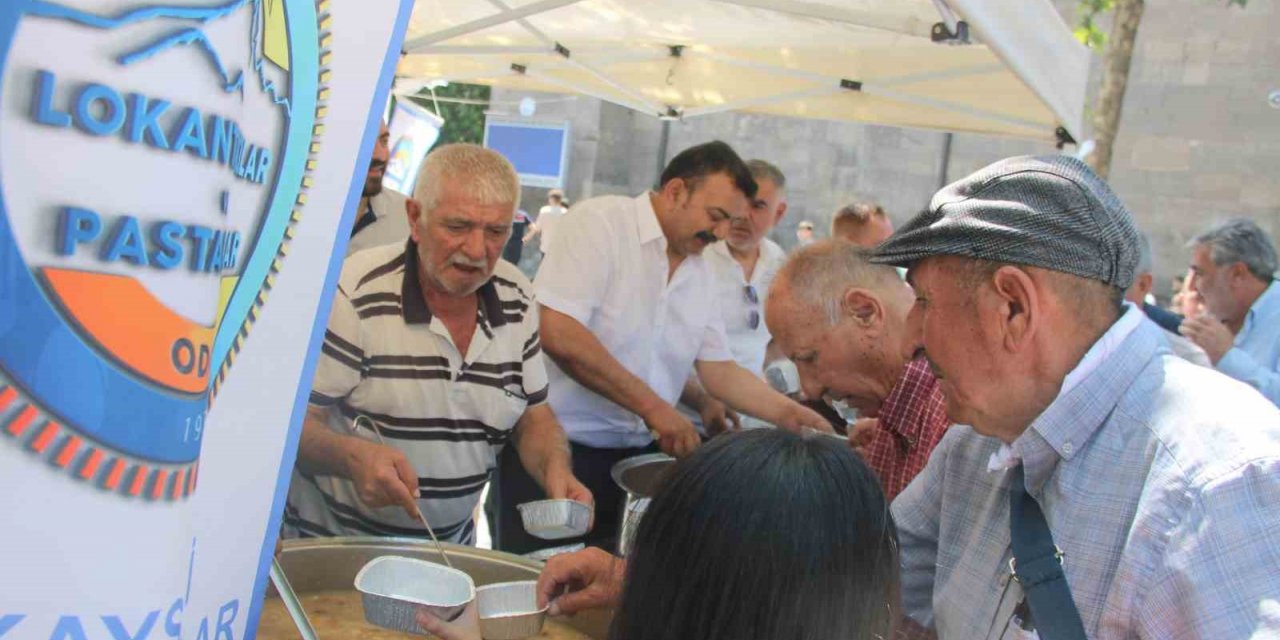 Lokantacılar ve Pastacılar Odası’ndan 10 Bin Kişilik Aşure