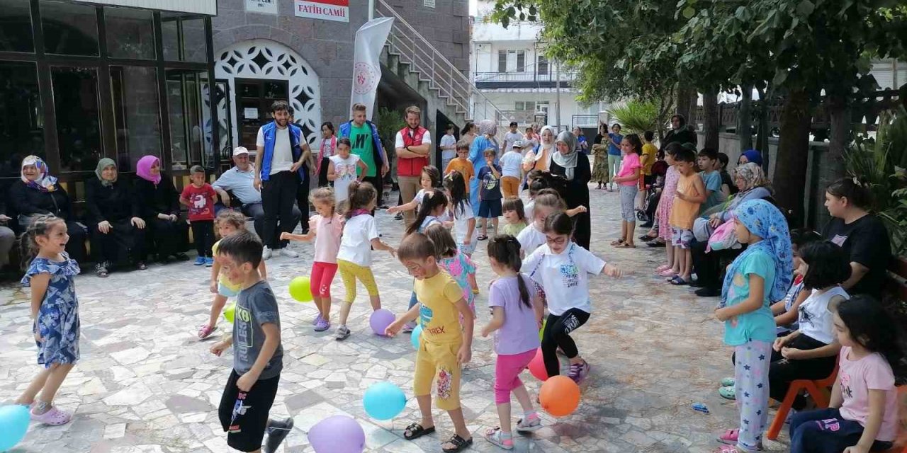 Balıkesirli gençler hem din eğitimi alıyor, hem spor yapıyor