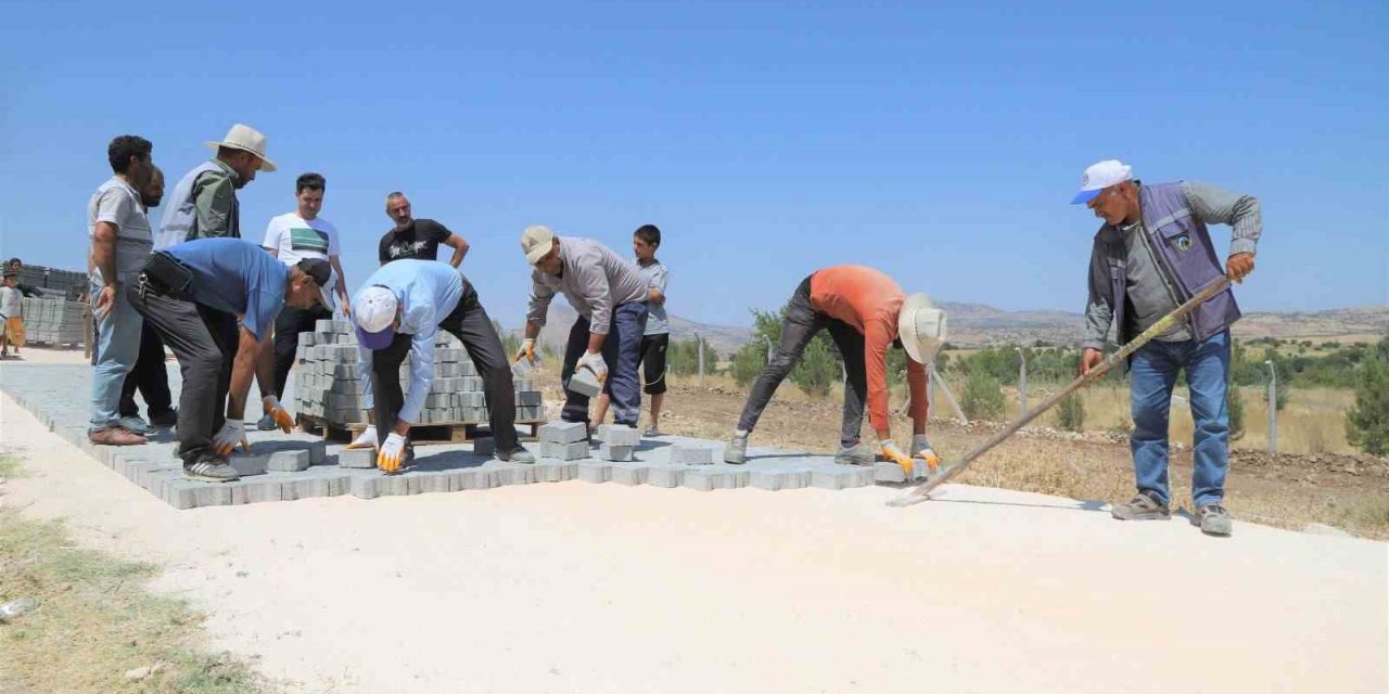 Ergani Belediyesi kilitli parke çalışmalarına başladı