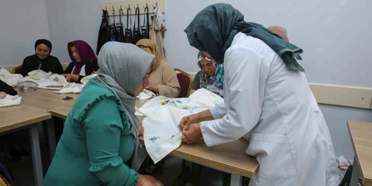 KAYMEK’in Hacılar’da El Sanatları Kursu Sürüyor