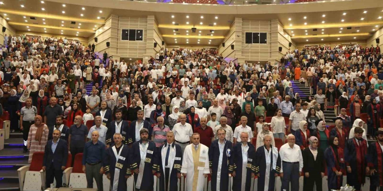 ERÜ İlahiyat Fakültesi 55. dönem mezunlarını verdi