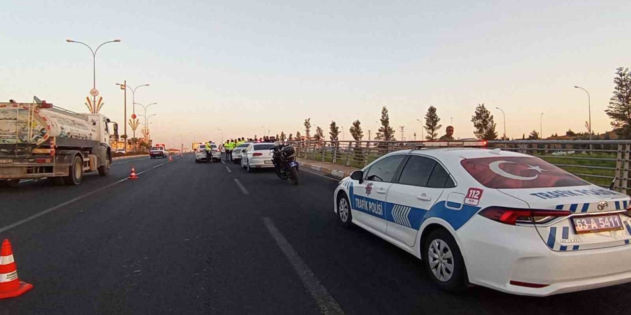 Şanlıurfa’da trafik kazası: 2 polis yaralı