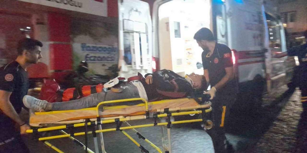 İki otomobil çarpıştı: 2 yaralı