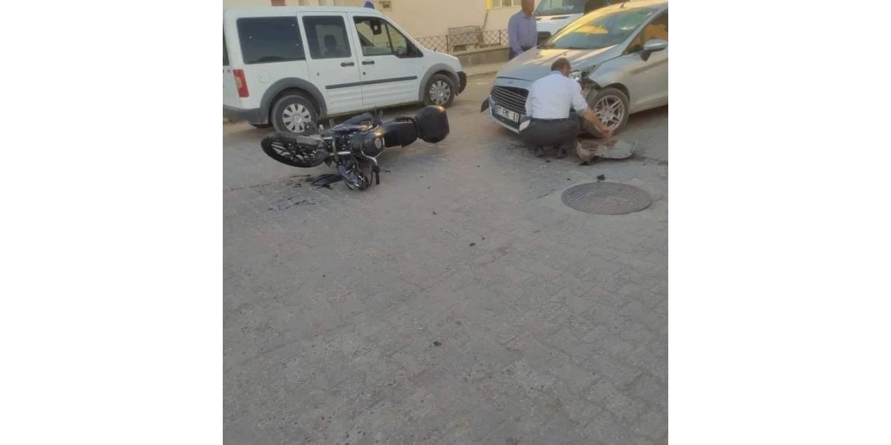 Elazığ’da hafif ticari araç ile motosiklet çarpıştı :1 yaralı