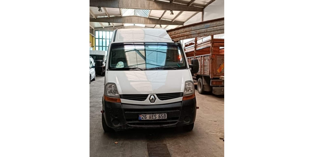 Eskişehir Yaş Sebze ve Meyve Hali’ndeki ilginç kaza ucuz atlatıldı