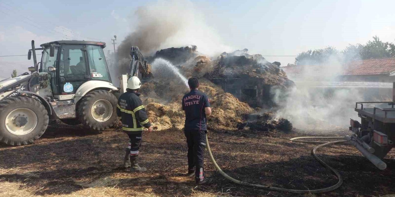 Kamyona yüklenen samanlar su motoru kablolarına çarpınca felaket yaşandı