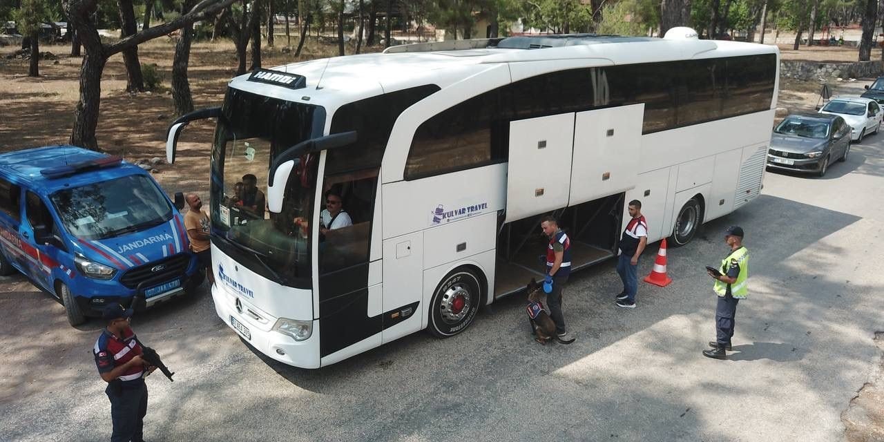 Antalya’nın gözde turizm merkezlerinde uyuşturucu operasyonu: 11 gözaltı