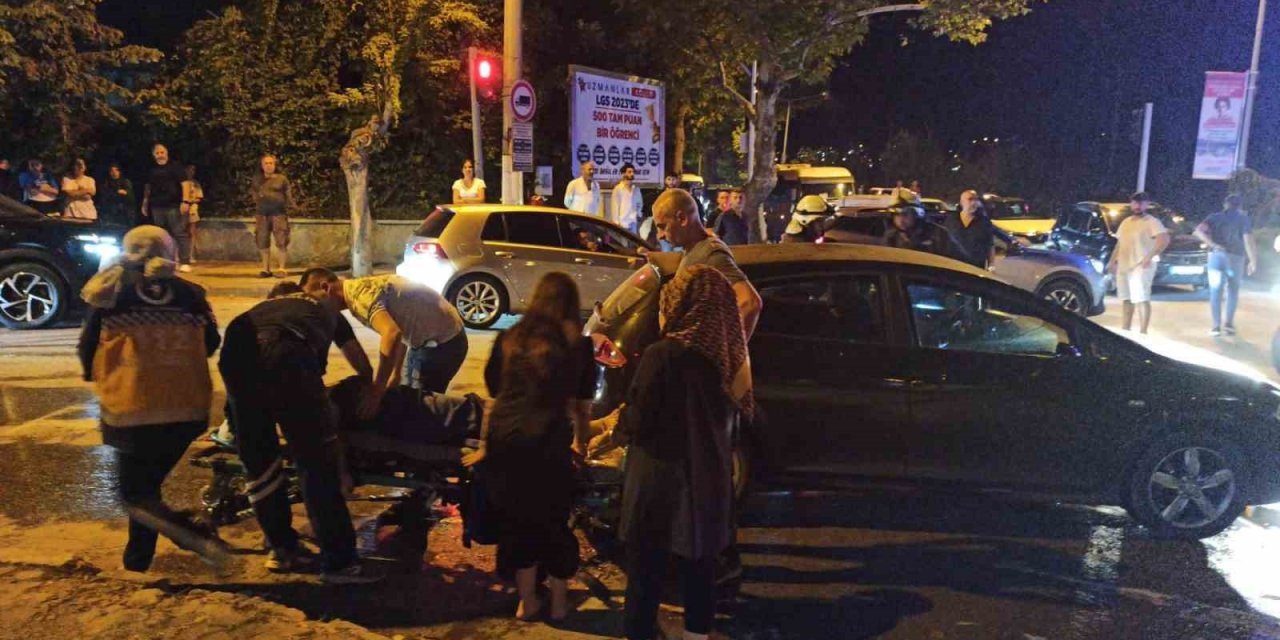 Yalova’da üç otomobil birbirine girdi: 3 yaralı