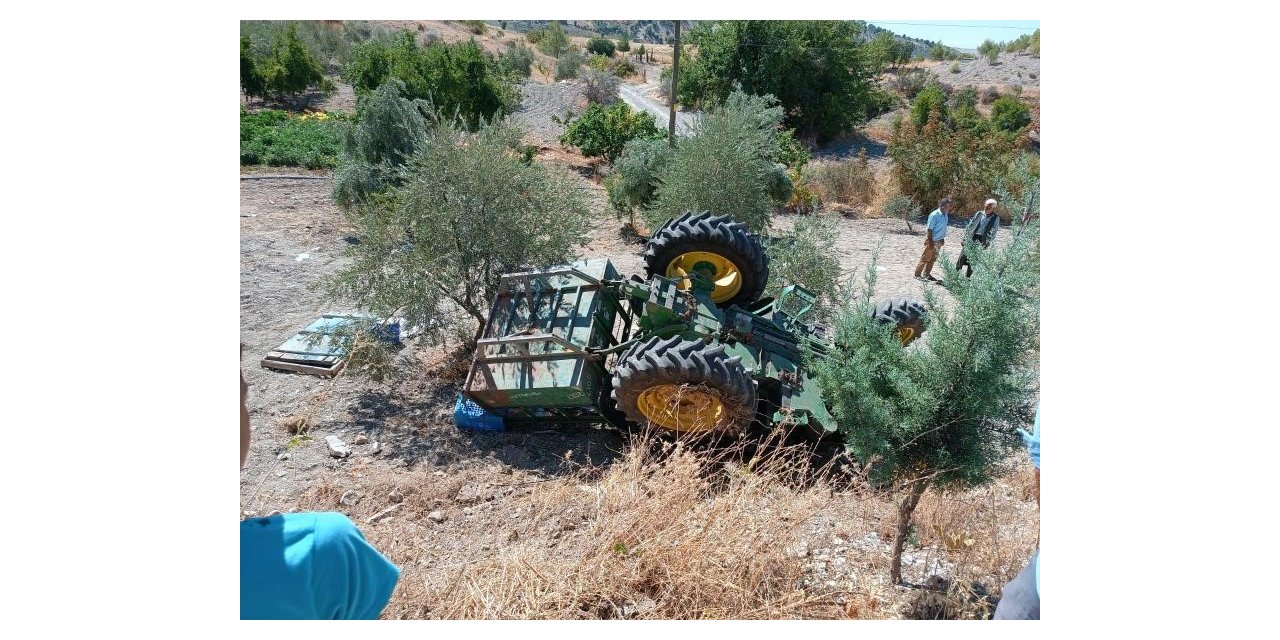 Traktör şarampole devrildi:  1’i ağır 8 yaralı