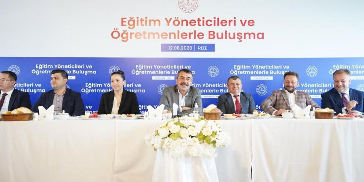 Milli Eğitim Bakanı Yusuf Tekin Rize’de öğretmenlerle buluştu