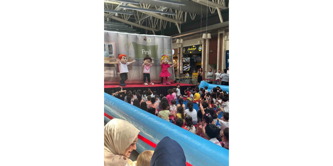 Çocuklar KUMSMALL AVM’de çok mutlu