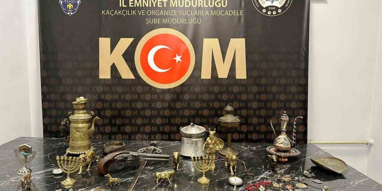 Kütahya’da bir araçta çok sayıda tarihi eser ele geçirildi