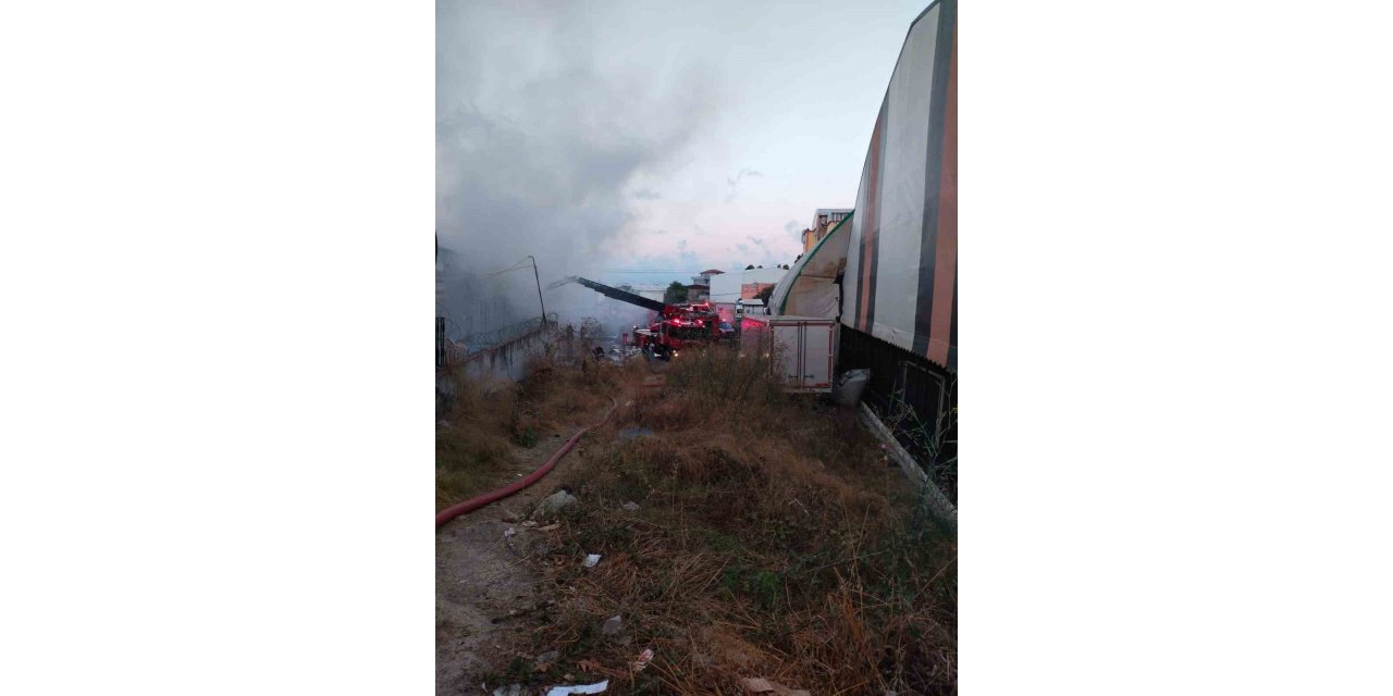 Ataşehir’de iş yeri yangını