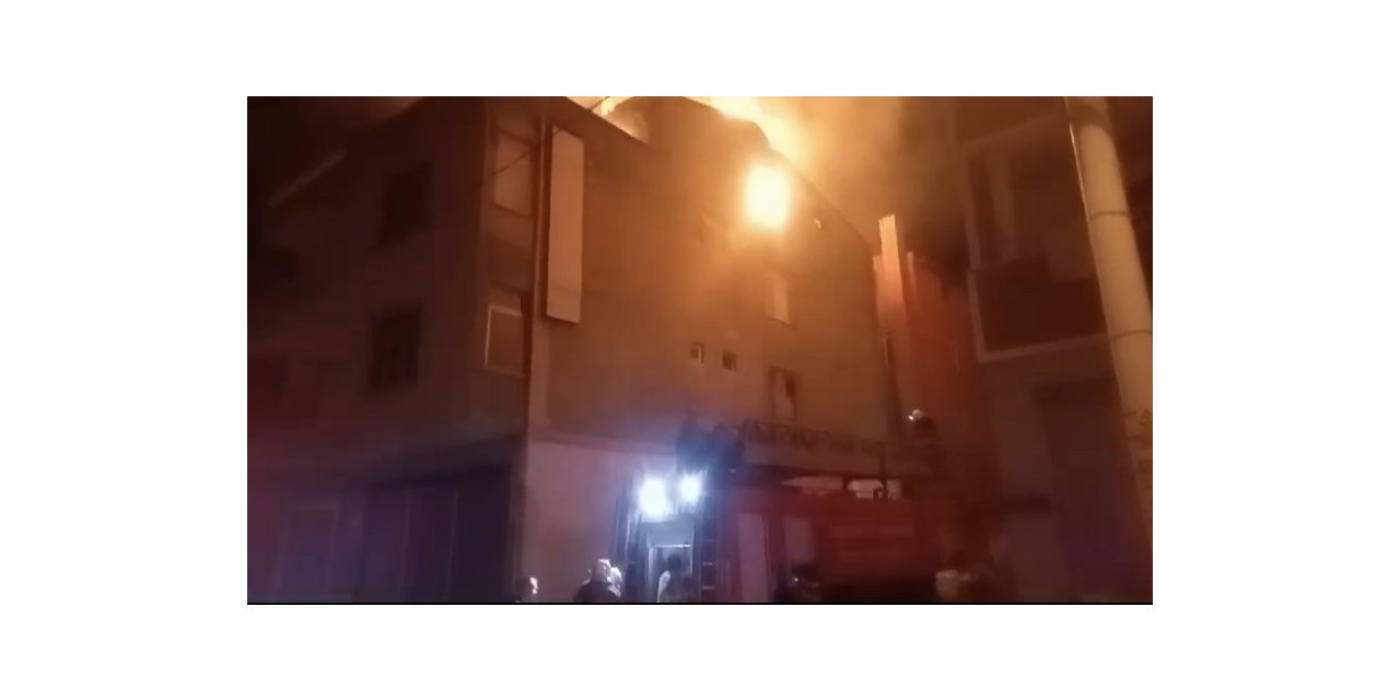 Yangında alevler geceyi aydınlattı: 3 yaralı