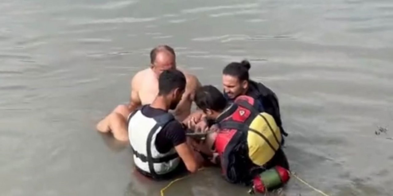 Düzce’de Melen Çayı’nda sürüklenen şahıs böyle kurtarıldı