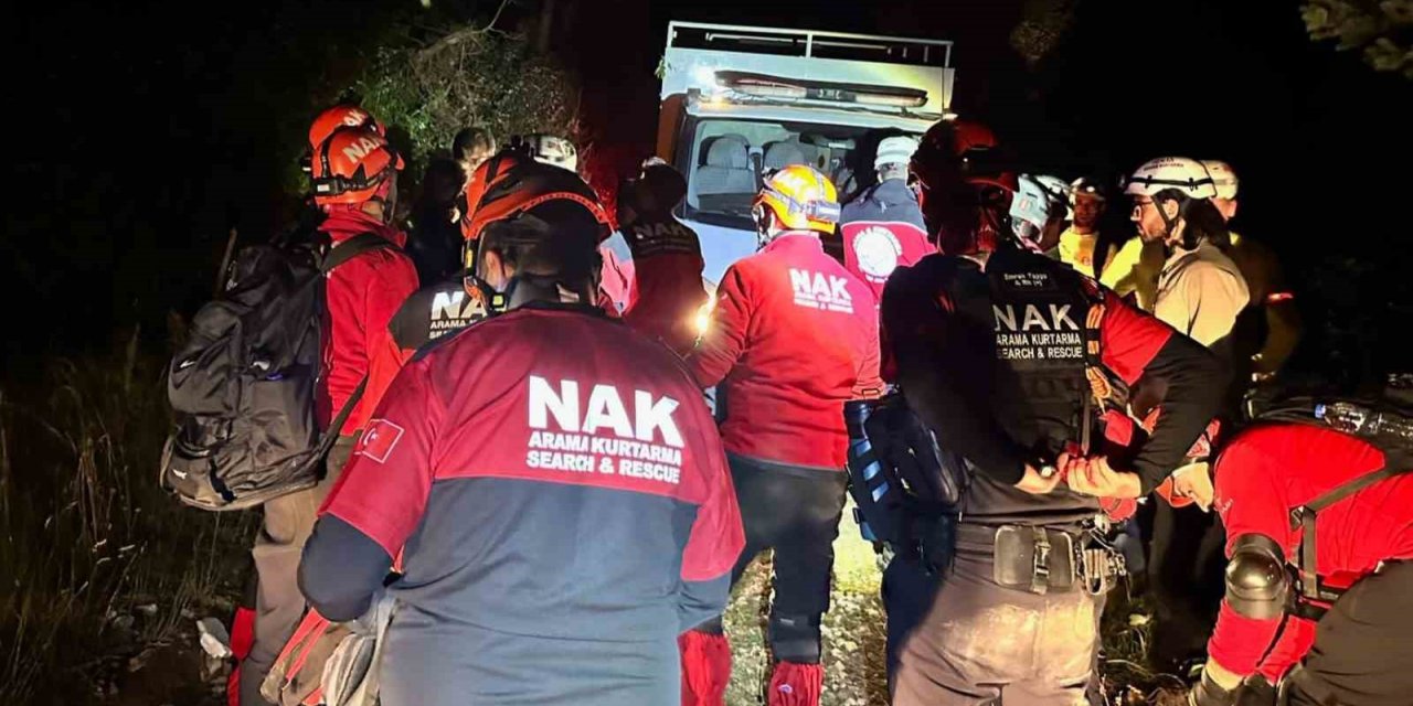 20 metrelik dere yatağına düşen kişi kurtarıldı