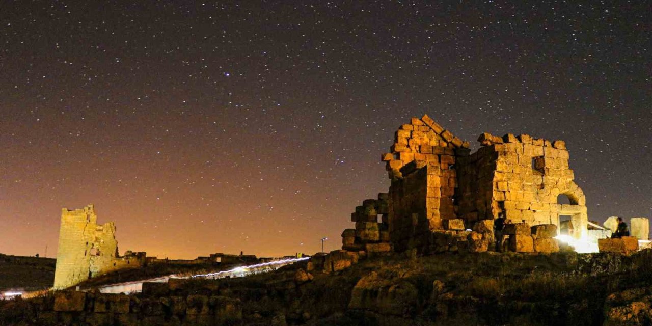 Gökyüzü tutkunları 7 bin yıllık Zerzevan Kalesi’nde buluştu